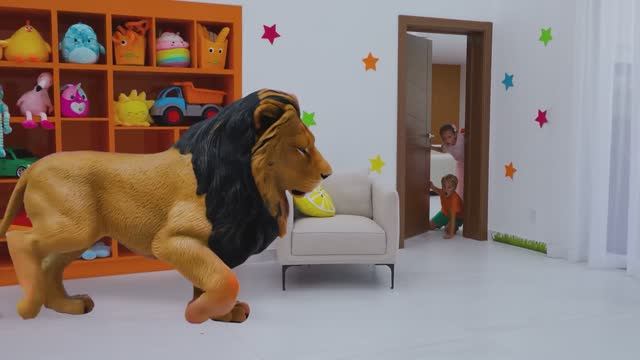 Крис с друзьями учат названия диких животных и факты о них