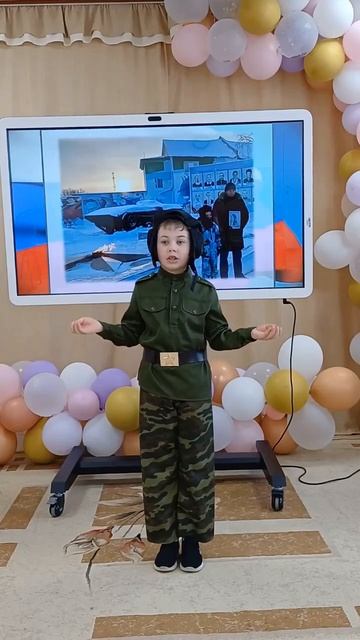 Стихотворение "Танкисты" Читает Арсений Маслов