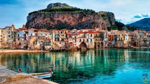 Чефалу, Италия 🇮🇹 Великолепный прибрежный город Сицилии, пешая прогулка 4K | смотреть онлайн