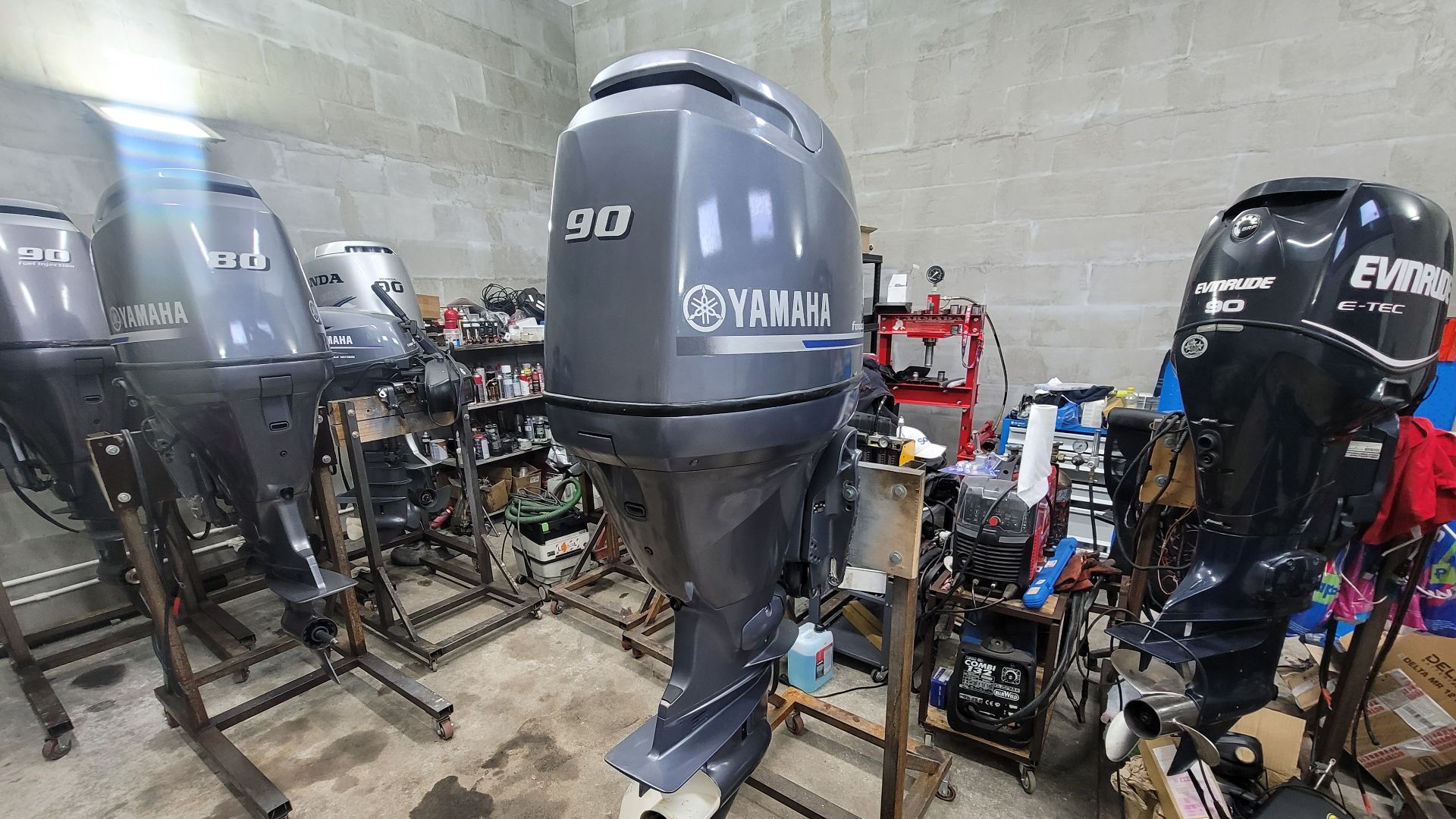 YAMAHA F90