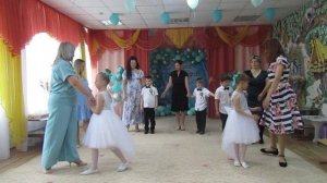 Танец с мамами на выпускной «Счастья килограммами»