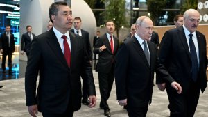 Жапаров ознакомился с разработками в сфере ИИ и электронного госуправления на выставке в Астане