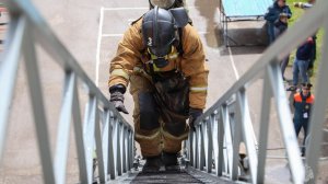 В Пскове состоялись соревнования на звание «Лучшее звено газодымозащитной службы» 2026