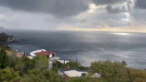 Надвигается ливень с моря