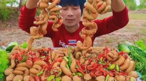 #МУКБАНГ Острый салат из свиных кишок с рисовой лапшой,рыбный соус и свежие овощи! АСМР ОБЖОР ОБЕД