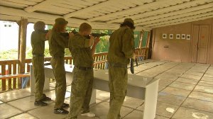 Десятиклассники в течение 5 дней изучают военные основы вдали от города