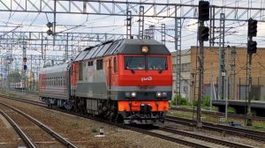 ТЕП70БС-352 проезжает станцию Грачевскую