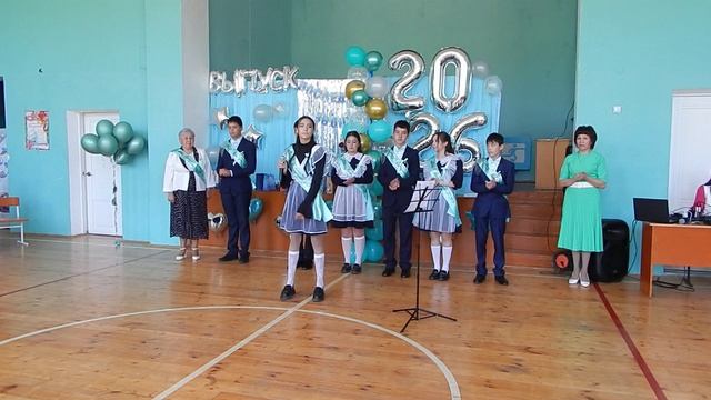 Выпускница 2026 с песней