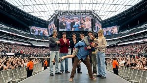 АРМИ-ПАНИКА! Чонгук набросился на Ким Тэ во время саунд чека D4 в Вегасе… BTS просто сошли с ума😱