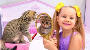 Ребятушки играют с котятами🐈🐱