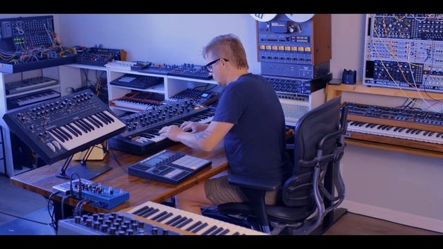 Analog Horizons – Signal From an Unknown Moon