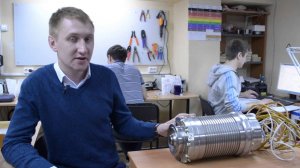 Высокооборотного генератор на магнитном подвесе, основанном на силах Лоренца.
