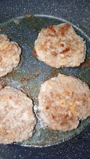 Готовлю котлетки 😋