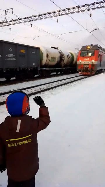2ЭС5К-364
проезжает мимо смотреть онлайн