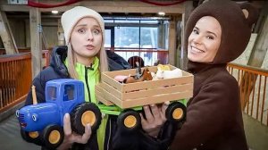 Сортер Синий Трактор на Городской Ферме ВДНХ _ Маленькая Вера и Медведь