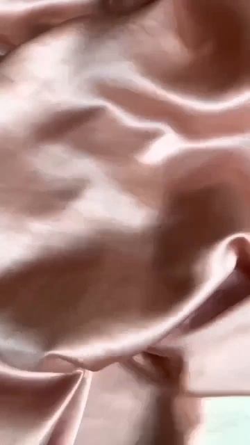 Красивый плотный 100% натуральный атласный шёлк с эластаном от M.Mara, Италия смотреть онлайн