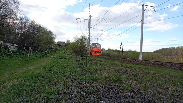 ЭД9М-0047 Мурманск-Кандалакша проезжает мимо смотреть онлайн