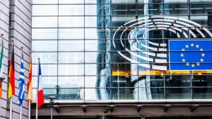 Европа вместо поиска переговорщика для диалога с РФ взяла курс на милитаризацию