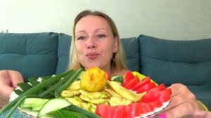 Мукбанг кабачки жареные с майонезом и чесноком, картошка в мундире, овощи. Еда вкуснота.