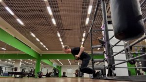 TRX Фронтальные приседания с прыжком (TRX Front Squat Jump)