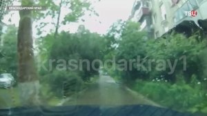 Проливные дожди со шквалистым ветром бушуют в Краснодаре