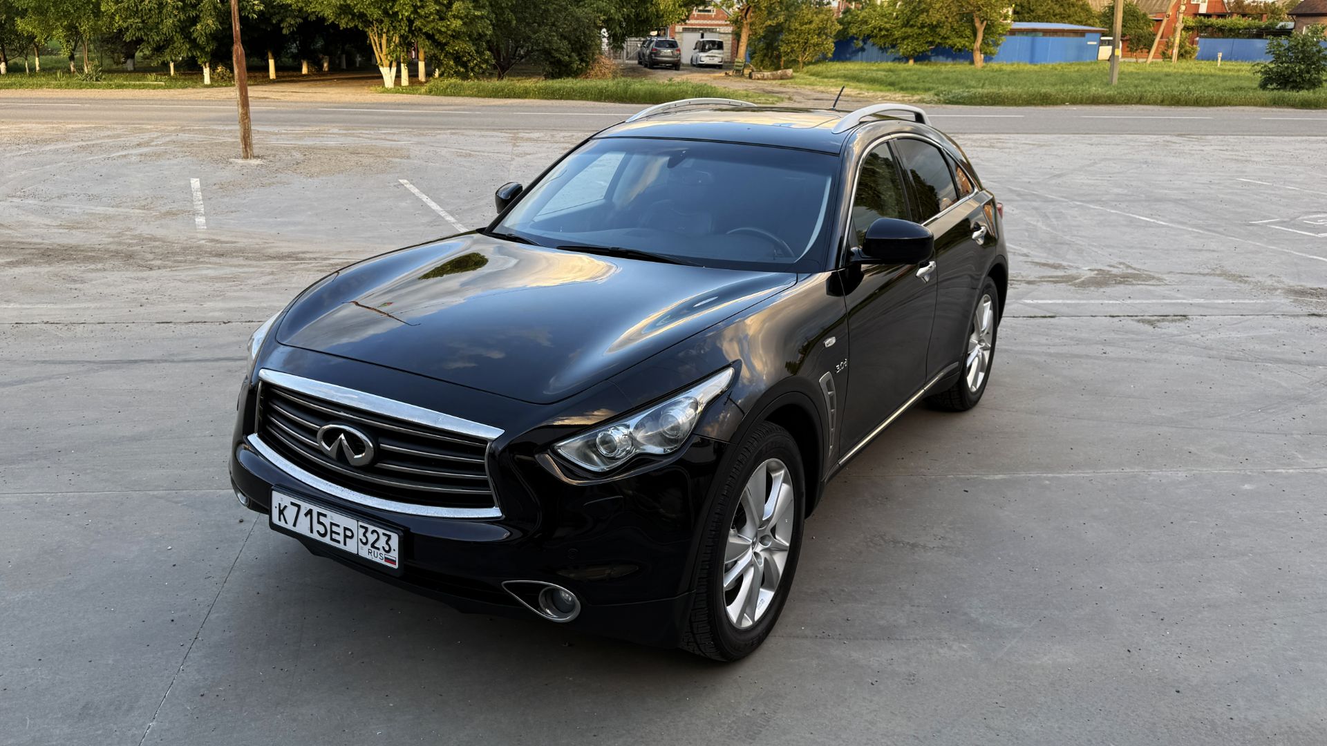 NFINITI QX70