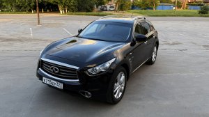 NFINITI QX70