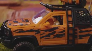 Животные нападают на игрушечную машинку в саванне! 🦁🦓 Звуки животных 🦒 Мультфильм для детей
