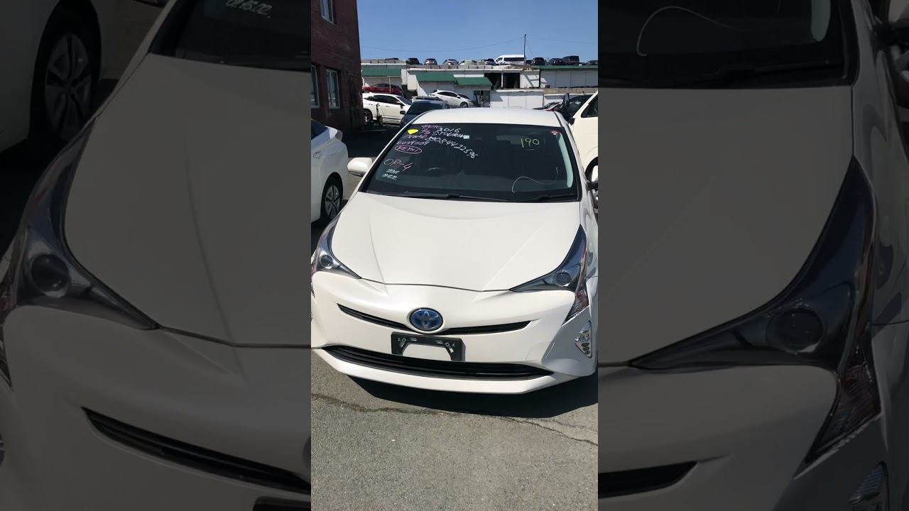 Мини-обзор на наш Toyota Prius со стоянки.