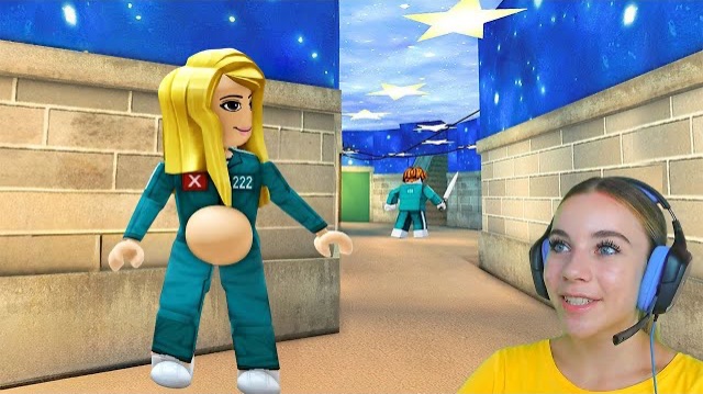 БЕРЕМЕННАЯ ВЫЖИВАЕТ В ИГРЕ В КАЛЬМАРА 3 в ROBLOX! смотреть онлайн