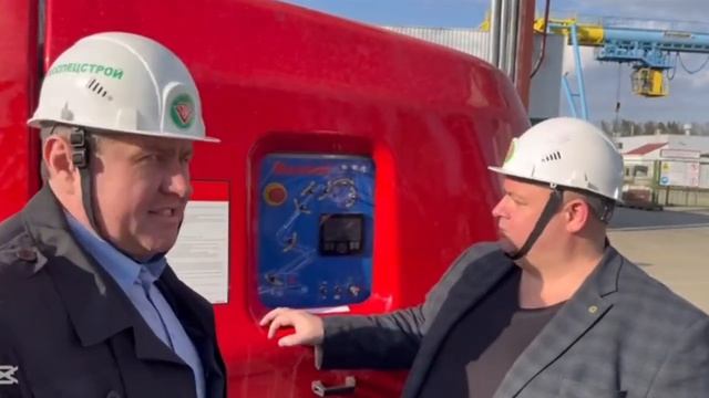 Самоходные подъемники // Нефтеспецстрой // Техника и технологии //  Белоруснефть