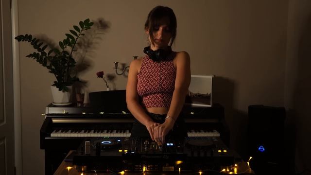 Ivana Stjepanovic - Classic House Grooves & Good Vibes Chill & Dance Beats From Malarkey to Suga смотреть онлайн
