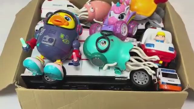 Мультики для детей и малышей. Достаем игрушки из коробки и играем в них . Интересный мультик смотреть онлайн