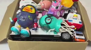 Мультики для детей и малышей. Достаем игрушки из коробки и играем в них . Интересный мультик