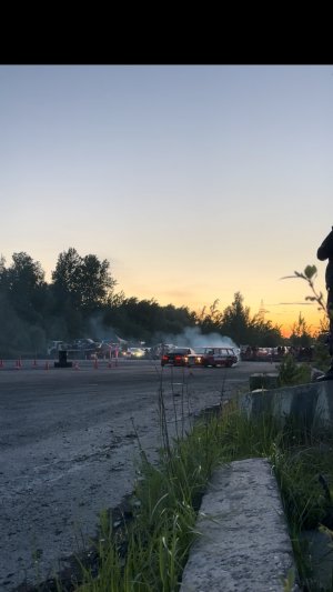 Ваз 2102 красный снаряд .