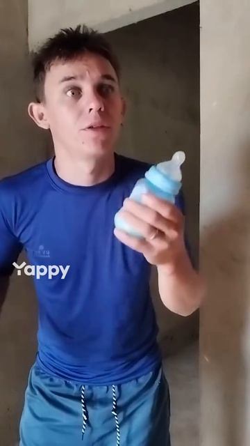Ребёночка с мамой кушает шаурму 🌯 
новорождённый 👼