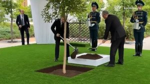 На Аллее вечной дружбы России и Казахстана Владимир Путин и Касым-Жомарт Токаев посадили дуб, 28 мая