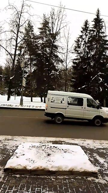 Дом в Великом Новгороде,  расположенный  на углу улицы Газон и Новолучанской улицы. #путешествия
