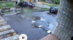 14-летний школьник устроил жёсткий заезд по детской площадке в Воронеже, едва не сбив женщину,