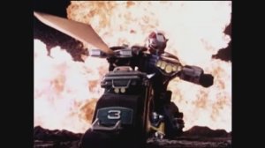 Power Rangers Turbo Томми Оливер последний раз управляет Турбо Мегазордом.