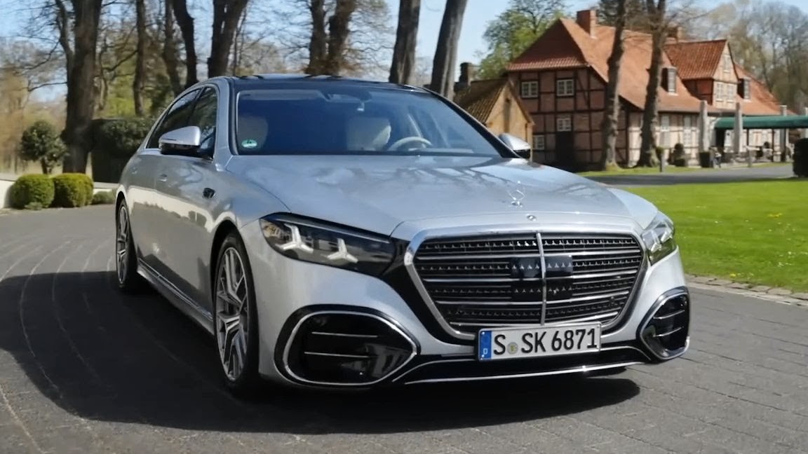 Mercedes-Benz S 450 d 4MATIC Предварительный показ дизайна в цвете High-tech silver metallic.