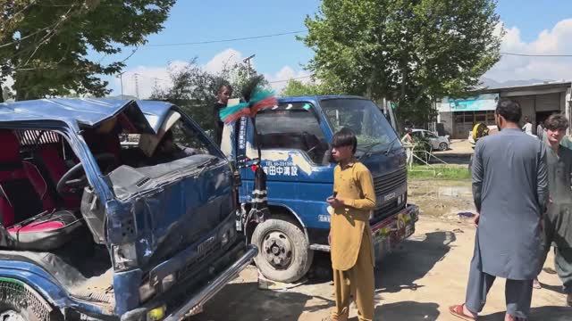 Пакистанские автомеханики. Ремонт и покраска кабины мини-грузовичка смотреть онлайн