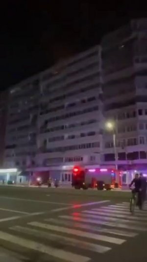 Неопознанный БПЛА врезался в жилой дом в румынском городе Галац на востоке страны.