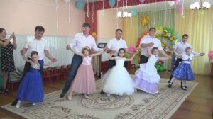 Самый лучший трогательный танец Отцов и Дочек в детском саду 47 группа Гномики  Выпуск 2019