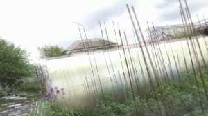 Ветер повалил все томаты! Планы изменились... Но зато тепло! Обзор огорода 29 мая 2026.