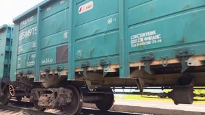 Электровоз 2ЭС4К-103 «Дончак» с грузовым из одних полувагонов следует в сторону Сочи
