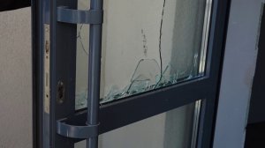 ДЕБОШИР РАЗГРОМИЛ ПОДЪЕЗД ДОМА НА ПЕТРА ПОДЗОЛКОВА