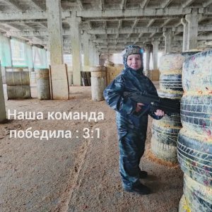 Соревнуюсь против родственников! Синия команда победила! #соревнования #развлечения #лазертаг