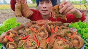 #МУКБАНГ Отварные коровьи хвосты с соусом из морепродуктов и свежими овощами! АСМР ЕДА НА КАМЕРУ