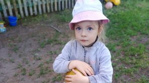 Подпишись на Еву)) хорошая погода, прогулка, игра)))